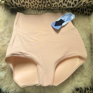 1X. Shape Briefs with Padded Booty.